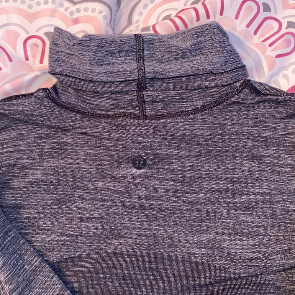 black lululemon turtleneck long sleeve